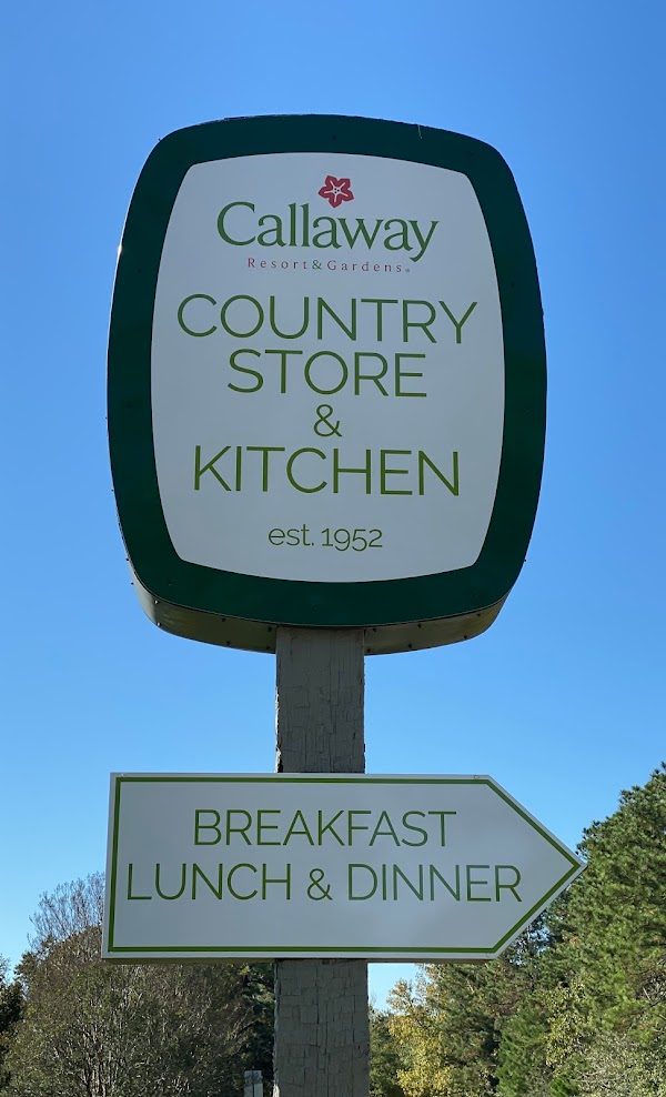 THE COUNTRY KITCHEN